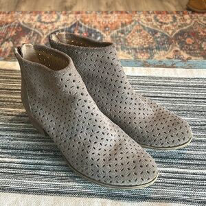 Lucky Brand Bergyn Tan Taupe Suede Leather Perforated Ankle Booties Size 7.5